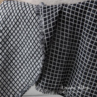 Dwustronny pled w kratkę.