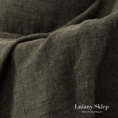 Pled wytkny z przędzy zielonej, piaskowej, czarnej i brązowej.