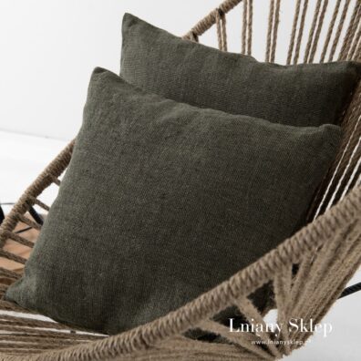 Ciemnozielona lniana poszewka dekoracyjna na poduszkę.