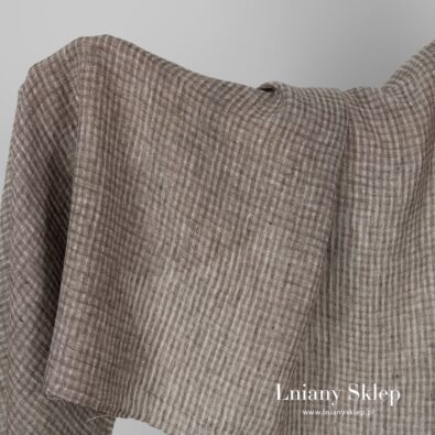 Prany len w brązową krateczkę .