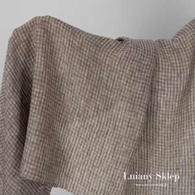 Prany len w brązową krateczkę .