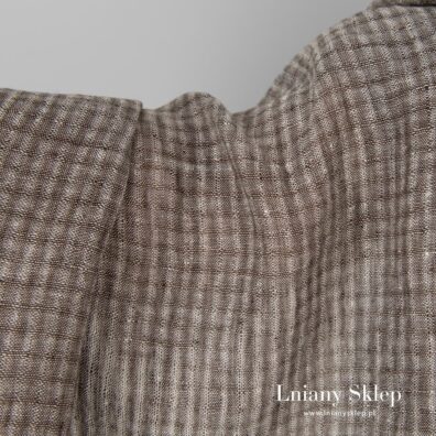Prany len w brązowo - białą kratkę.