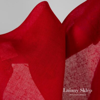 czerwona przeźroczysta tkanina lniana.