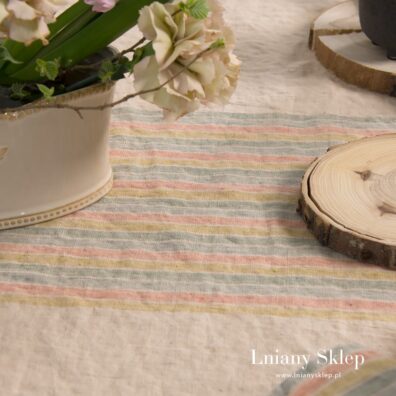 Lekko gnieciony obrus nie musi być prasowany po praniu.