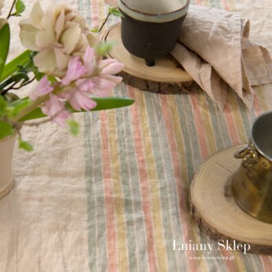 Bieżnik z pranego lnu 100%. Nie musi być prasowany.