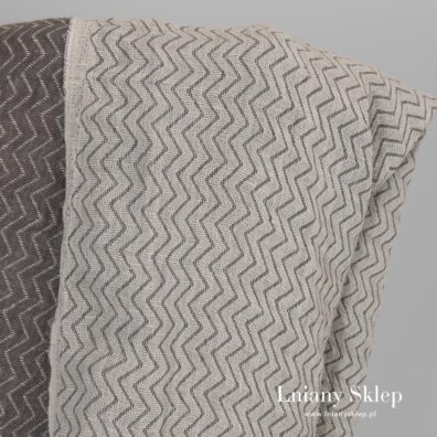 Jaśniejsza strona tkaniny.