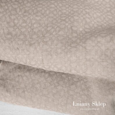 Tkanina w stylizowany wzór roślinno - geometryczny.