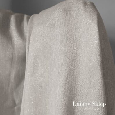 Srebrzysta tkanina lniana wytkana w lekko wypukłe romby.