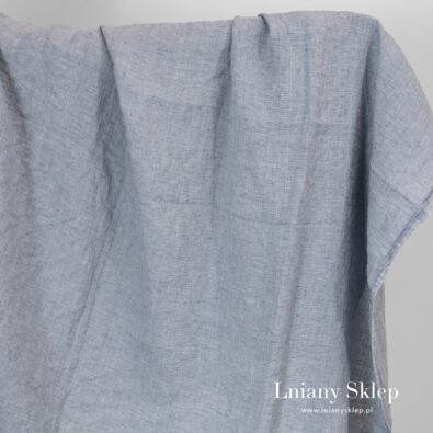 Prana niebieska tkanina w drobniutką krateczkę.