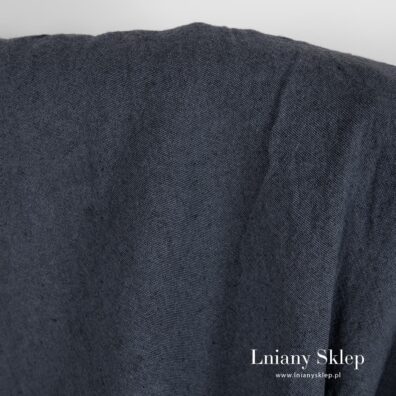 Granatowa o szarym odcieniu tkanina.