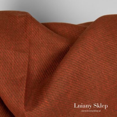 Len w skośne paski.