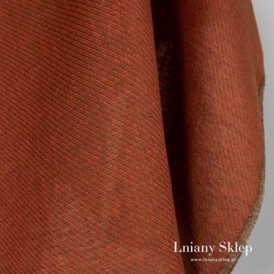 Tkanina w skośne paski.