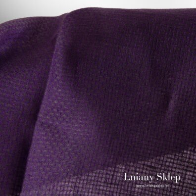 Fioletowa tkanina lniana.