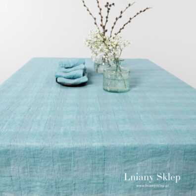 Niebiesko - turkusowy obrus.