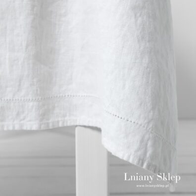 4cm od brzegu - rząd delikatnej mereżki.