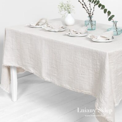 Obrus z pranego szarego lnu.