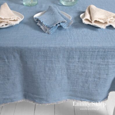 Obrus z pranego niebieskiego lnu 100%.