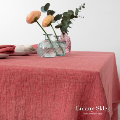 Obrus z pranej tkaniny 100% lnianej.
