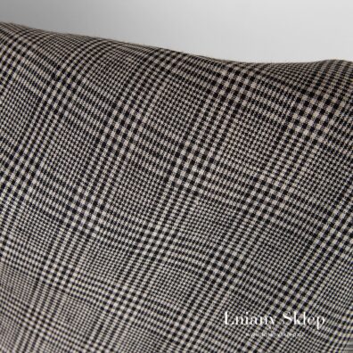 Tkanina lniana w ciemną kratkę.