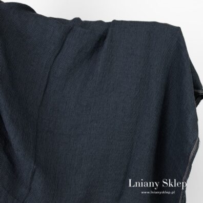 Czarna w szare paski prana tkanina lniana.