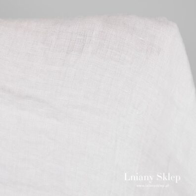 Biały len wytkany w delikatną krateczkę.