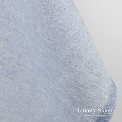 Jasnoniebieska tkanina.