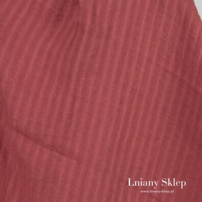 Paski wytkane są pionowo.