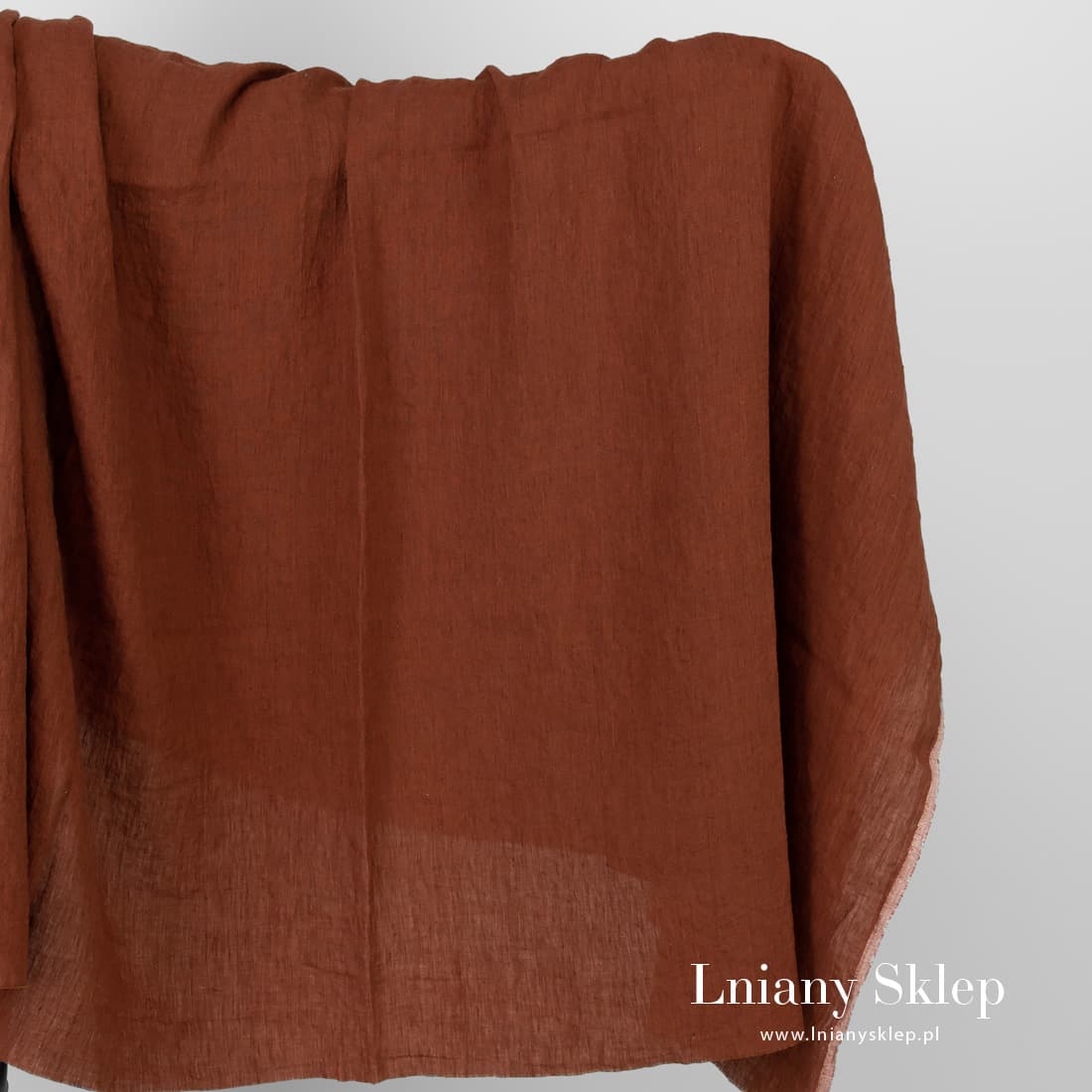 Prany len czerwona cegła.