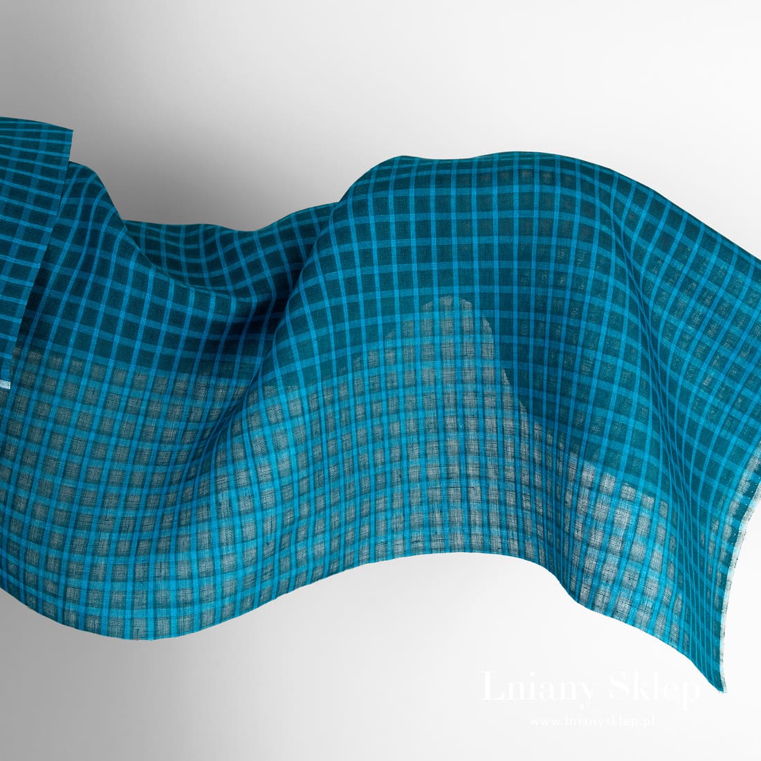 Tkanina lniana w jaskrawą niebieską kratkę.