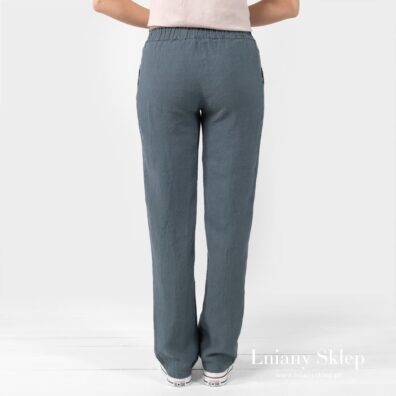 Długie, luźne spodnie lniane.