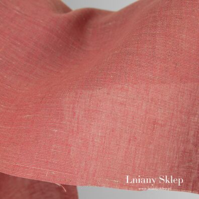 Różowa lniana tkanina.