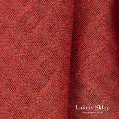 Czerwona przeźroczysta tkanina lniana.