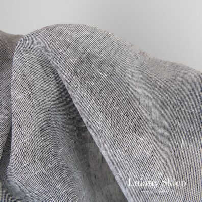 Przeźroczysta tkanina lniana.