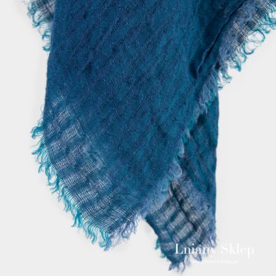 Witkana w prześwitującą kratkę.