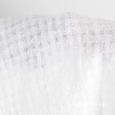 Biały len w przeźroczystą kratkę.