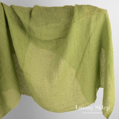 Jasna zielona przeźroczysta tkanina lniana prana.