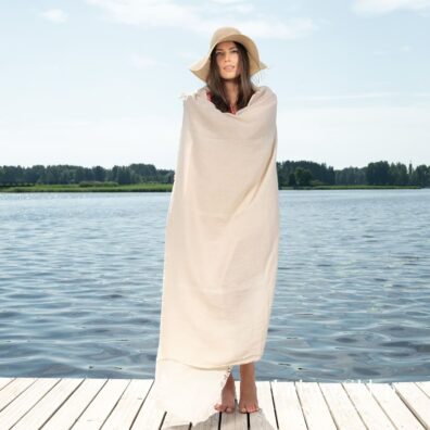 Duży ręcznik z pranego lnu i bawełny.