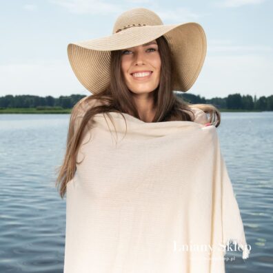 Piaskowy ręcznik na plażę.