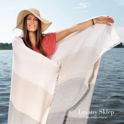 Ręcznik plażowy z pranego lnu i bawełny.