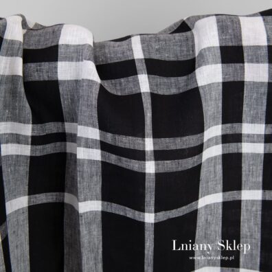 Czarno - biała kratka.