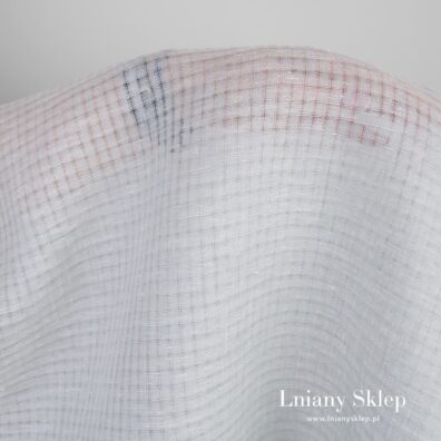 Prześwitujący len w krateczkę.