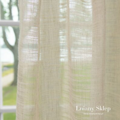 Jasnoszara firanka lniano - bawełniana.