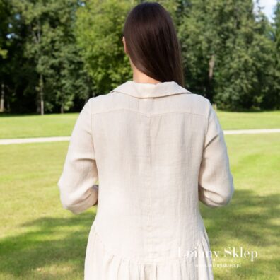 Piaskowa sukienka. Widok z tyłu.