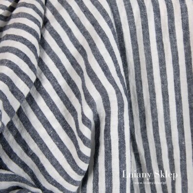 Szeroka prana tkanina lniana w pionowe pasy.