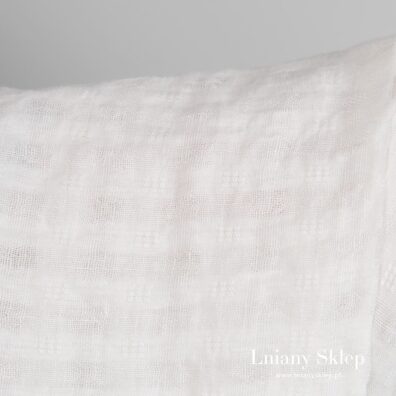 Tkanina l niana w prześwitującą kratkę.