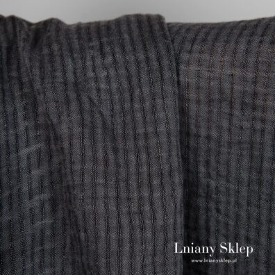 Len z czarnej i szarej przędzy.