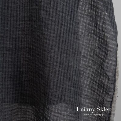 Ciemny prześwitujący len.