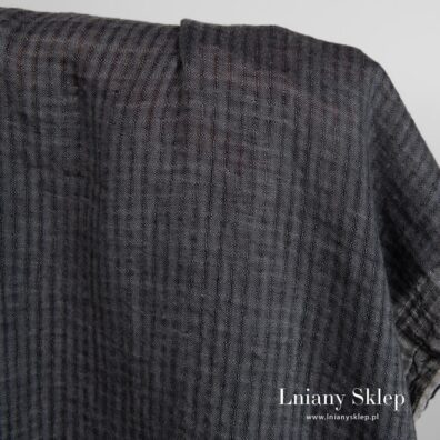 Ciemny len w prześwitującą krateczkę.