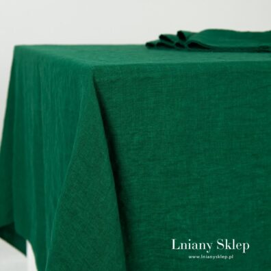 Zielony obrus z pranego lnu.