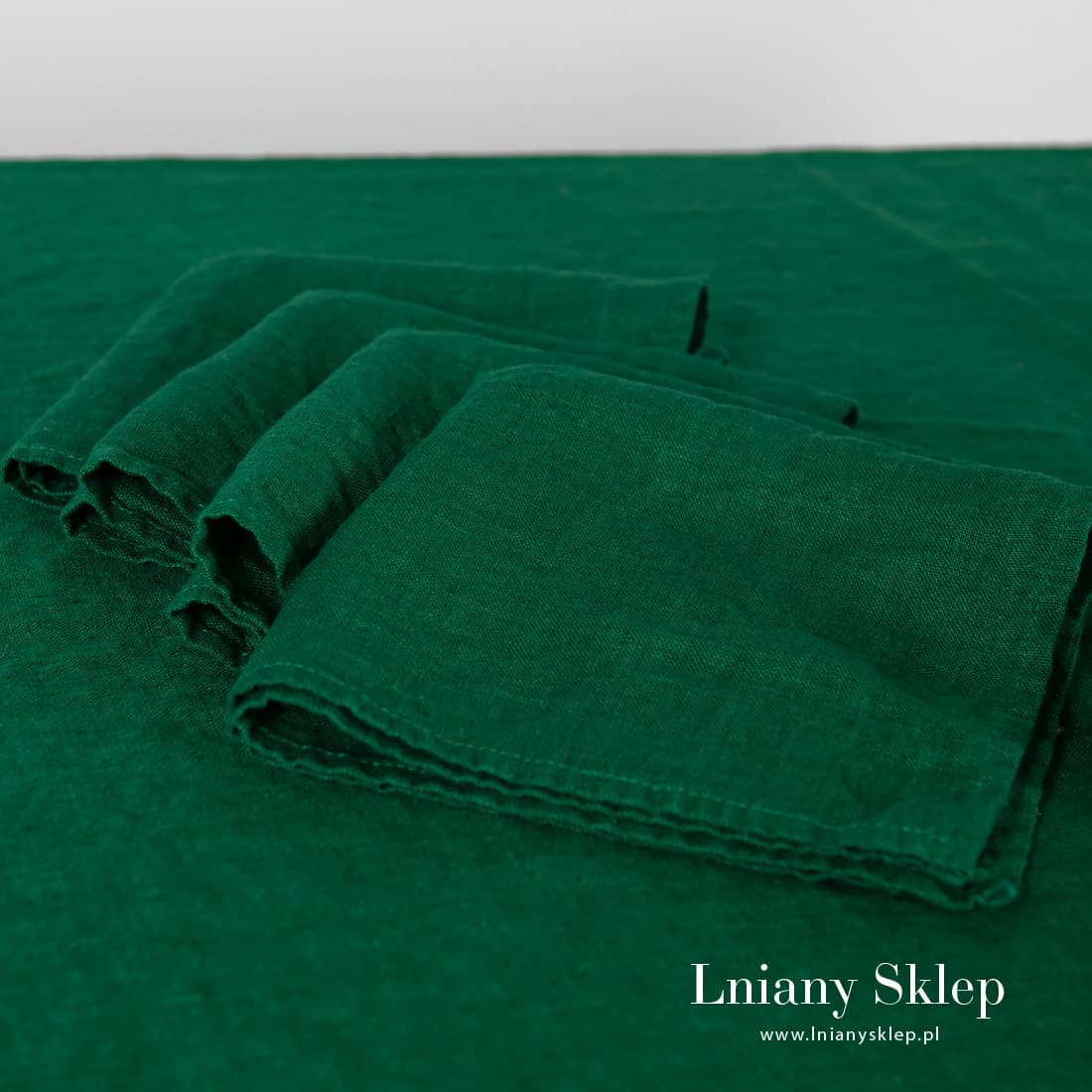 Zielona serwetka z pranego lnu 100%.